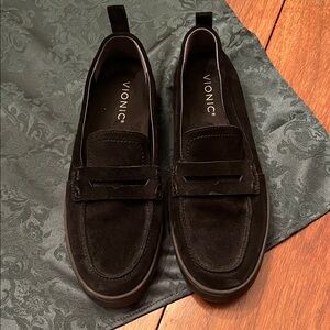 Vionic Women’s Classic Black Suede Loafers